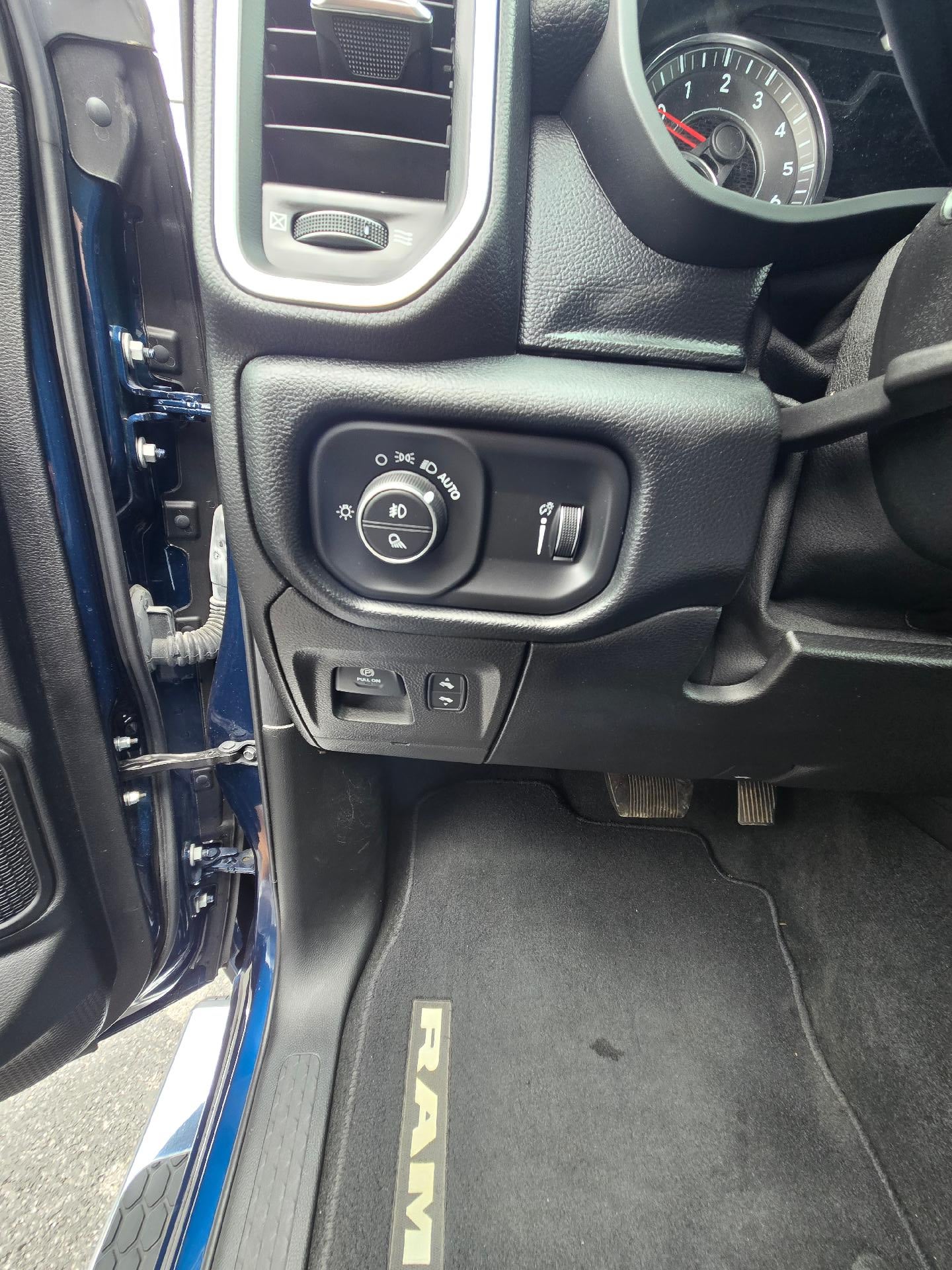 2021 RAM 1500 Big Horn 4x4 Crew Cab 5'7" Box