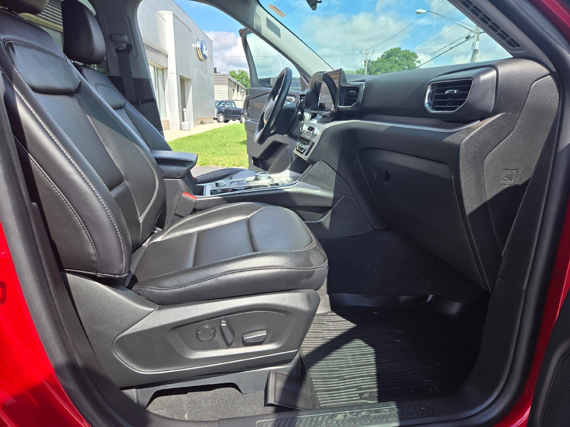 2023 Ford Explorer XLT 4WD