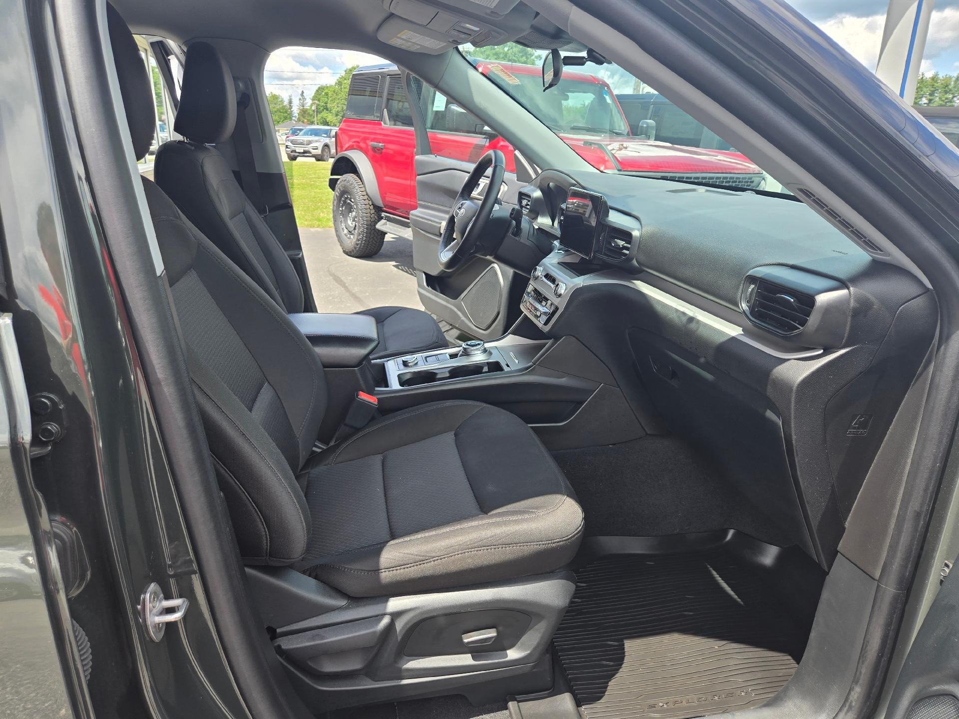 2023 Ford Explorer XLT 4WD
