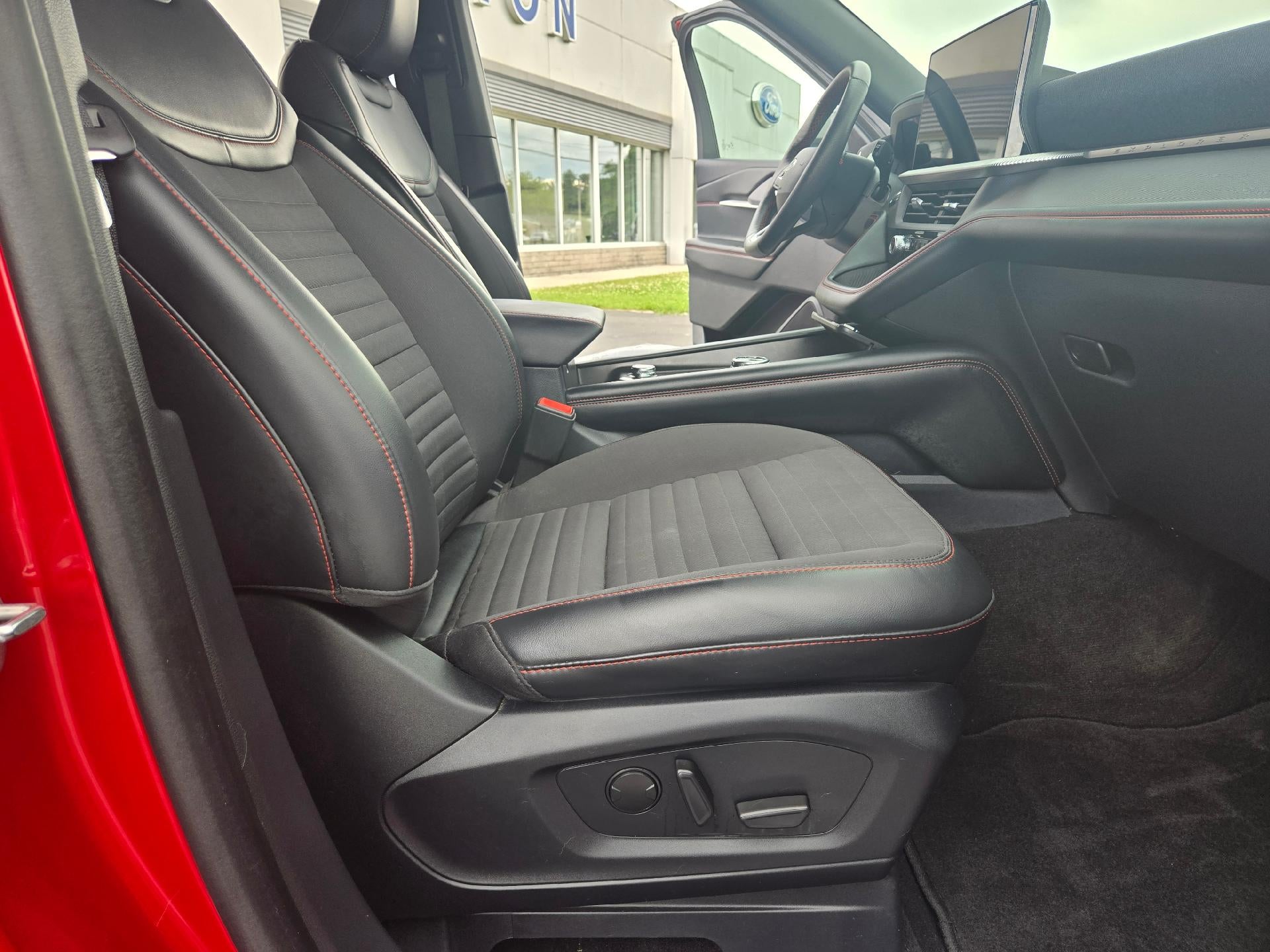 2025 Ford Explorer ST-Line 4WD