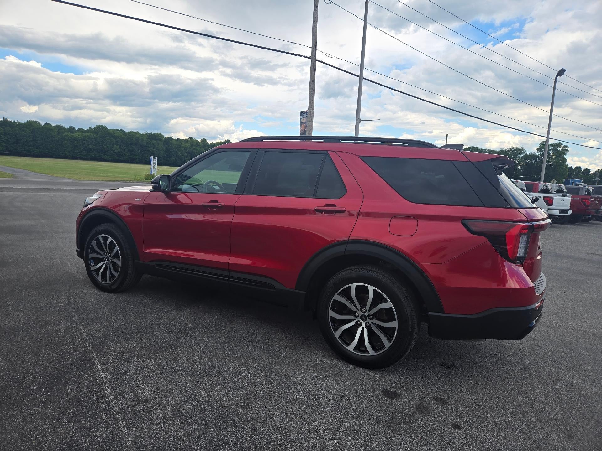 2025 Ford Explorer ST-Line 4WD