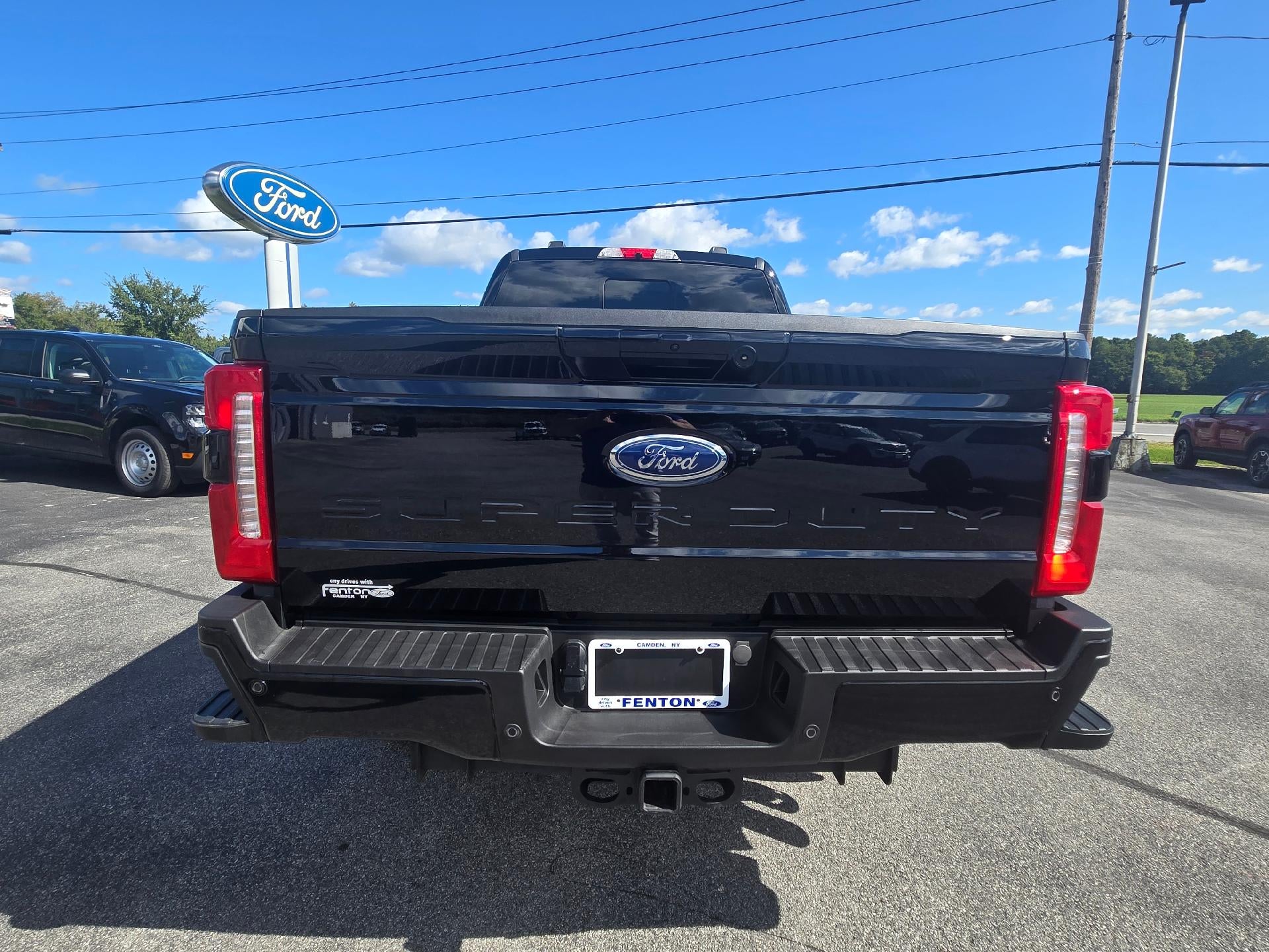 2023 Ford Super Duty F-250 SRW Lariat 4WD Crew Cab Diesel