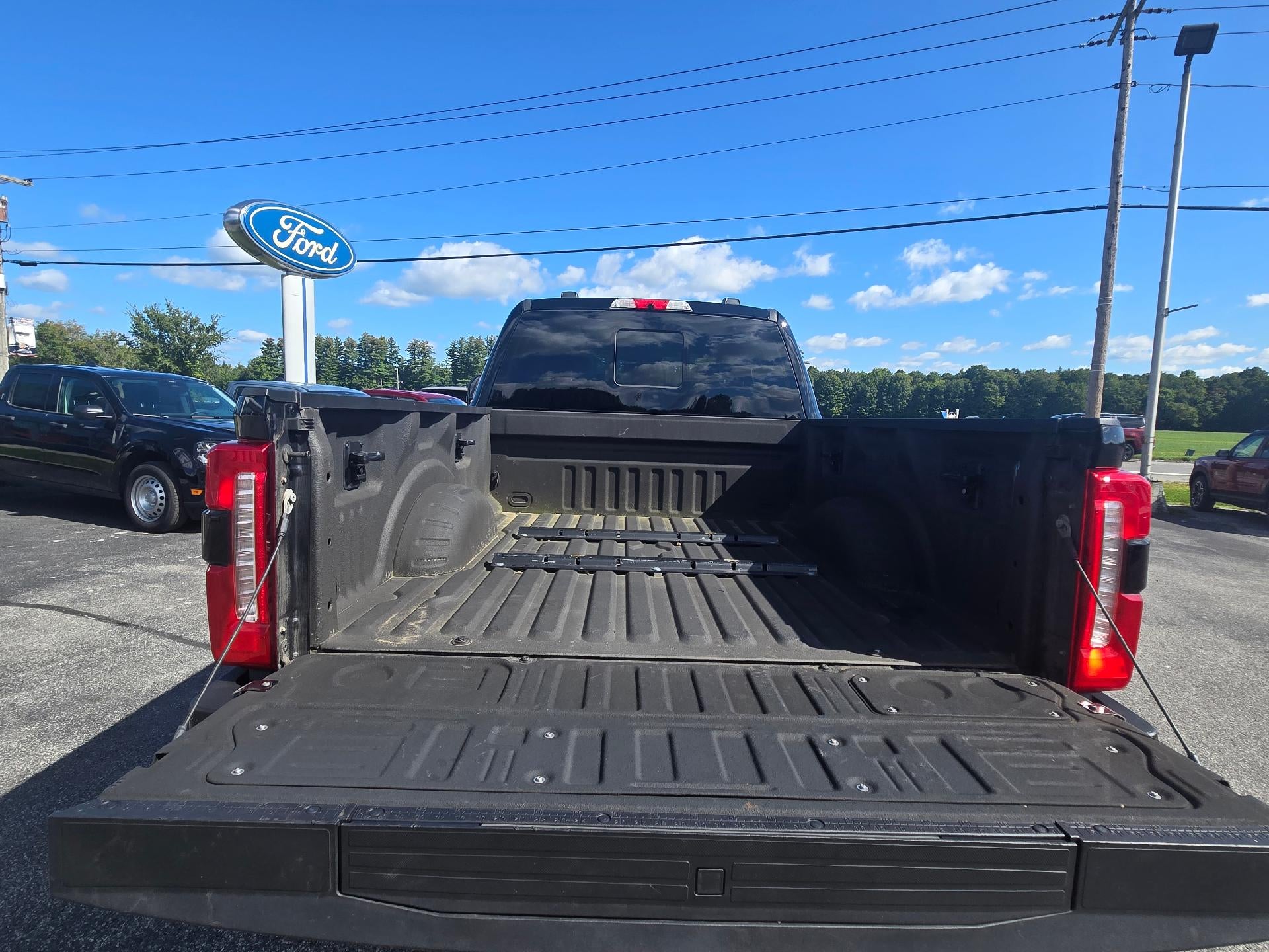 2023 Ford Super Duty F-250 SRW Lariat 4WD Crew Cab Diesel