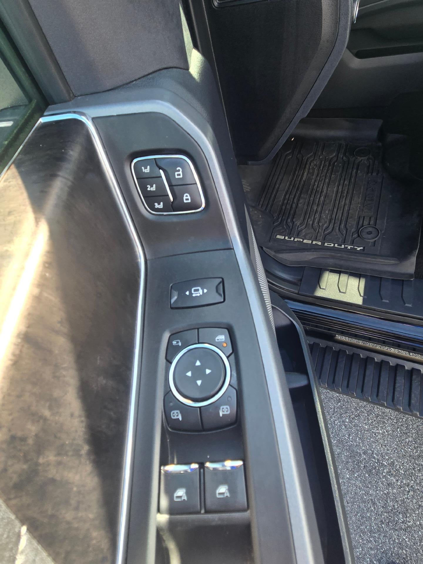 2023 Ford Super Duty F-250 SRW Lariat 4WD Crew Cab Diesel