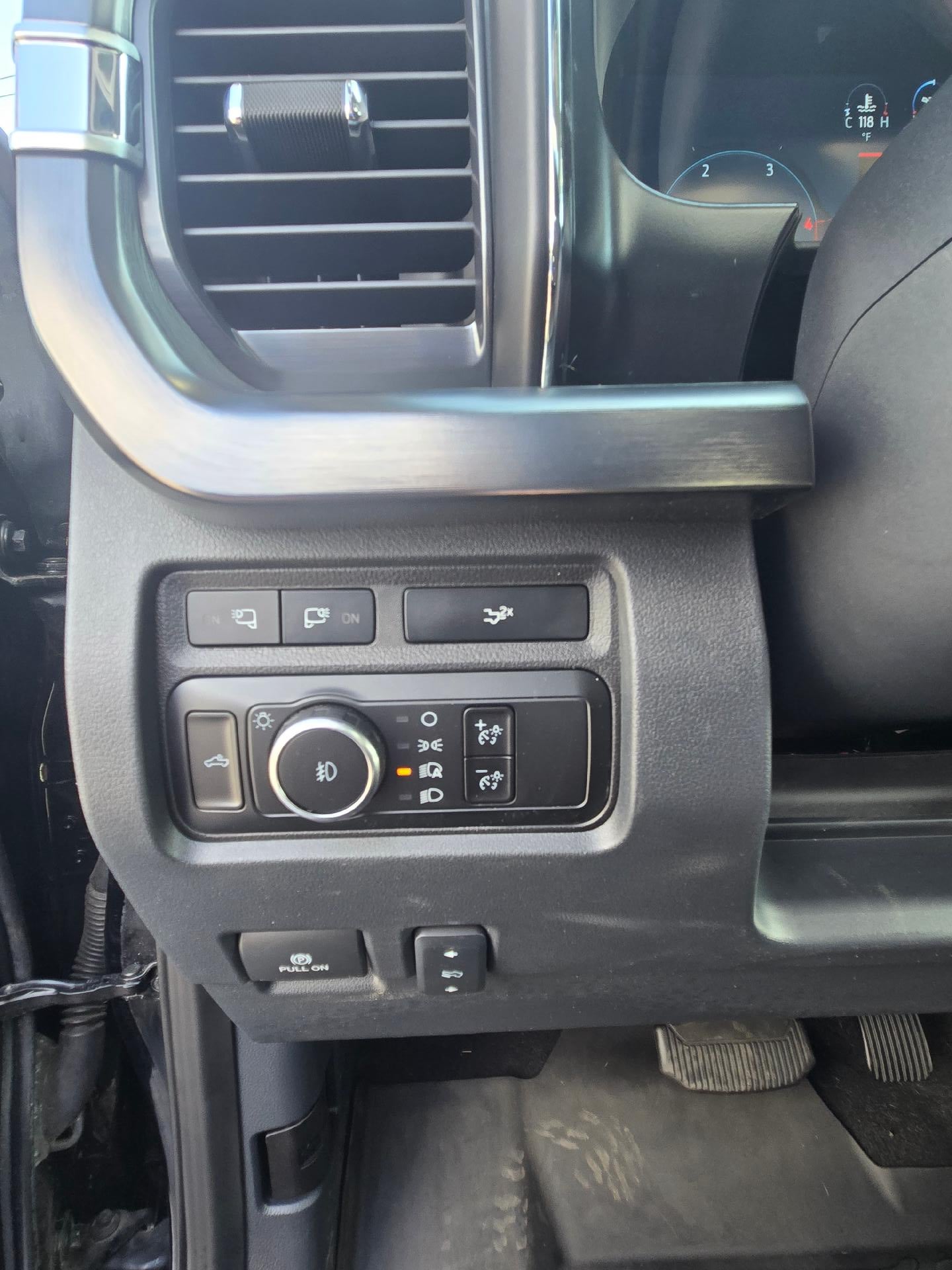 2023 Ford Super Duty F-250 SRW Lariat 4WD Crew Cab Diesel