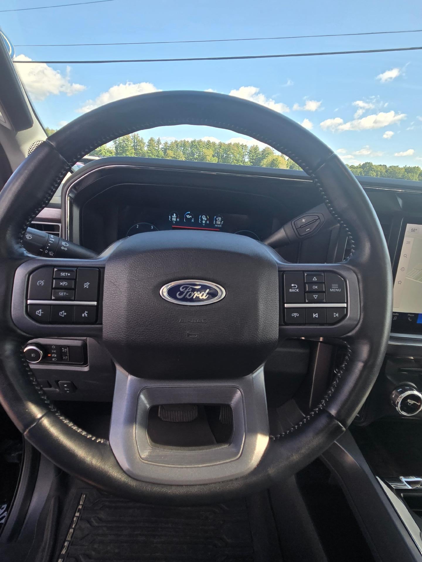 2023 Ford Super Duty F-250 SRW Lariat 4WD Crew Cab Diesel