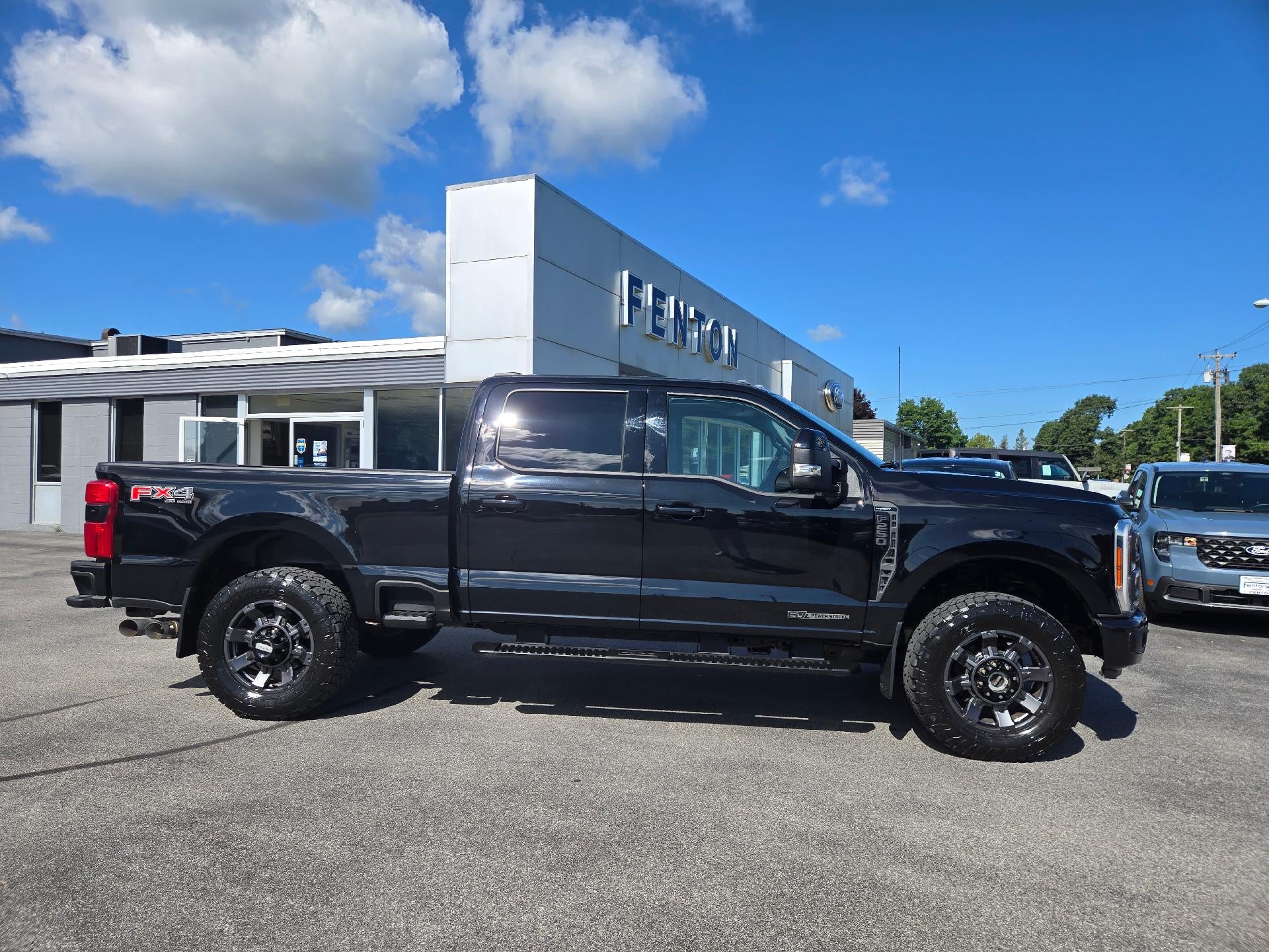 2023 Ford Super Duty F-250 SRW Lariat 4WD Crew Cab Diesel