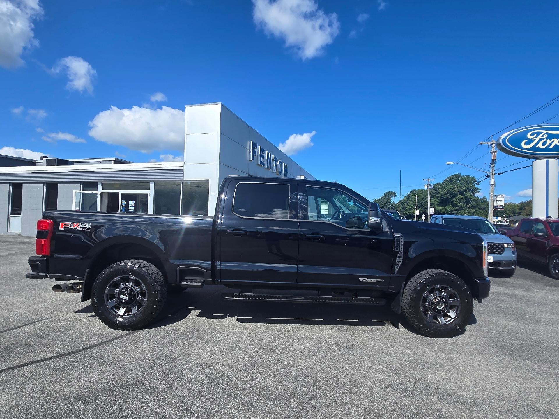2023 Ford Super Duty F-250 SRW Lariat 4WD Crew Cab Diesel