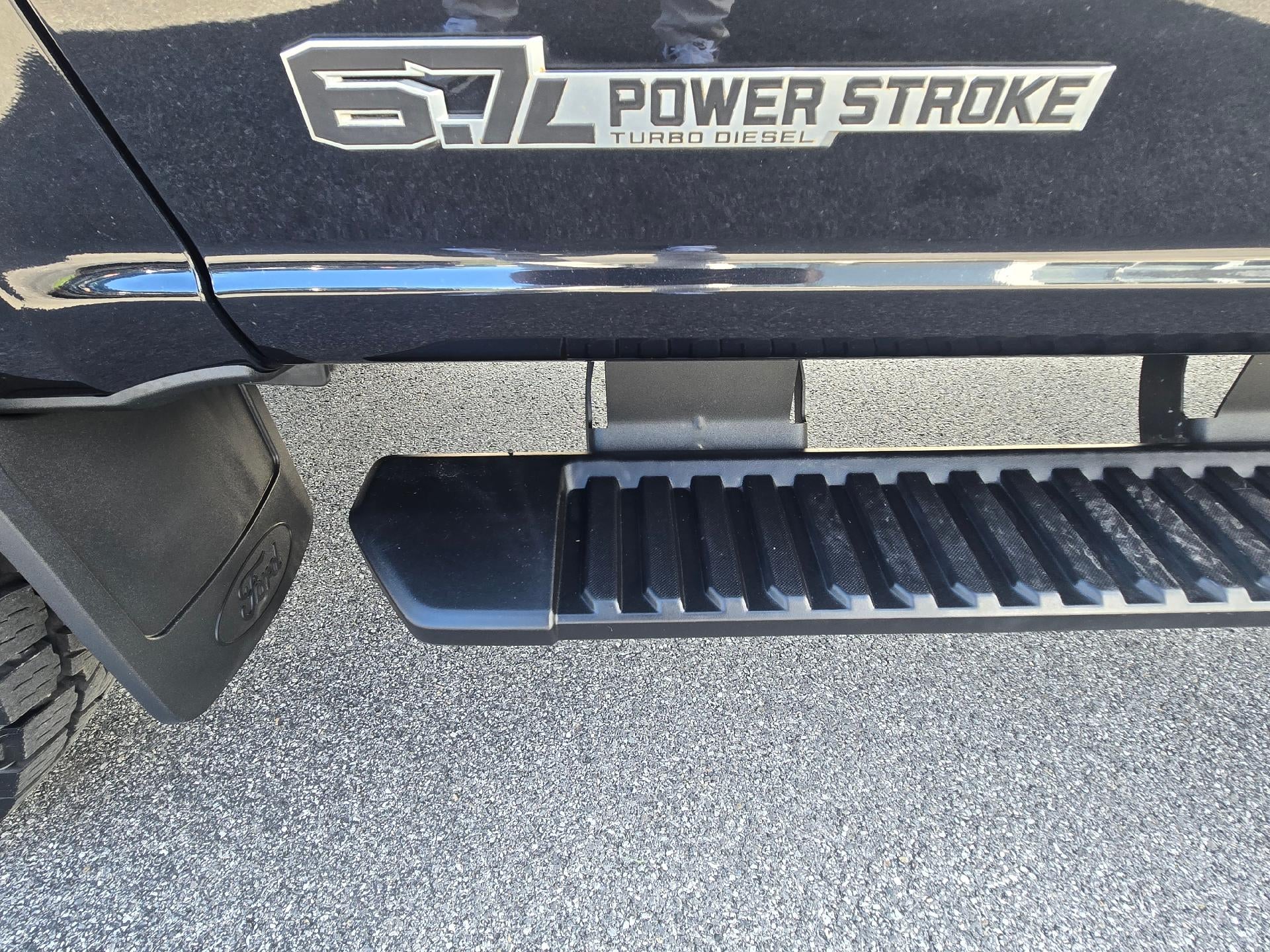 2023 Ford Super Duty F-250 SRW Lariat 4WD Crew Cab Diesel