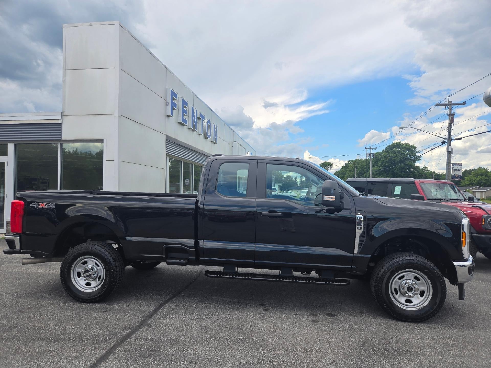 2025 Ford Super Duty F-350 SRW XL 4WD SuperCab STX
