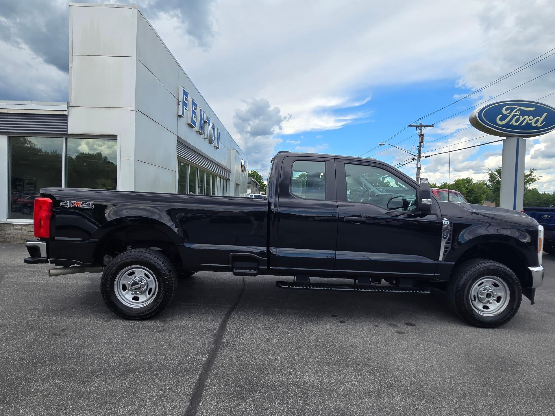2025 Ford Super Duty F-350 SRW XL 4WD SuperCab STX