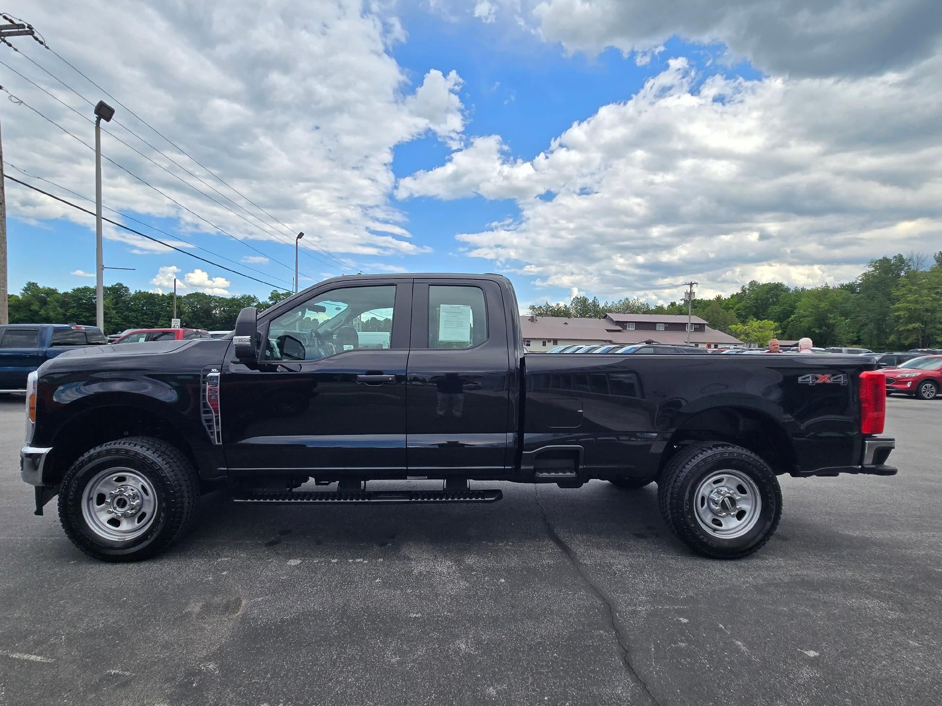 2025 Ford Super Duty F-350 SRW XL 4WD SuperCab STX