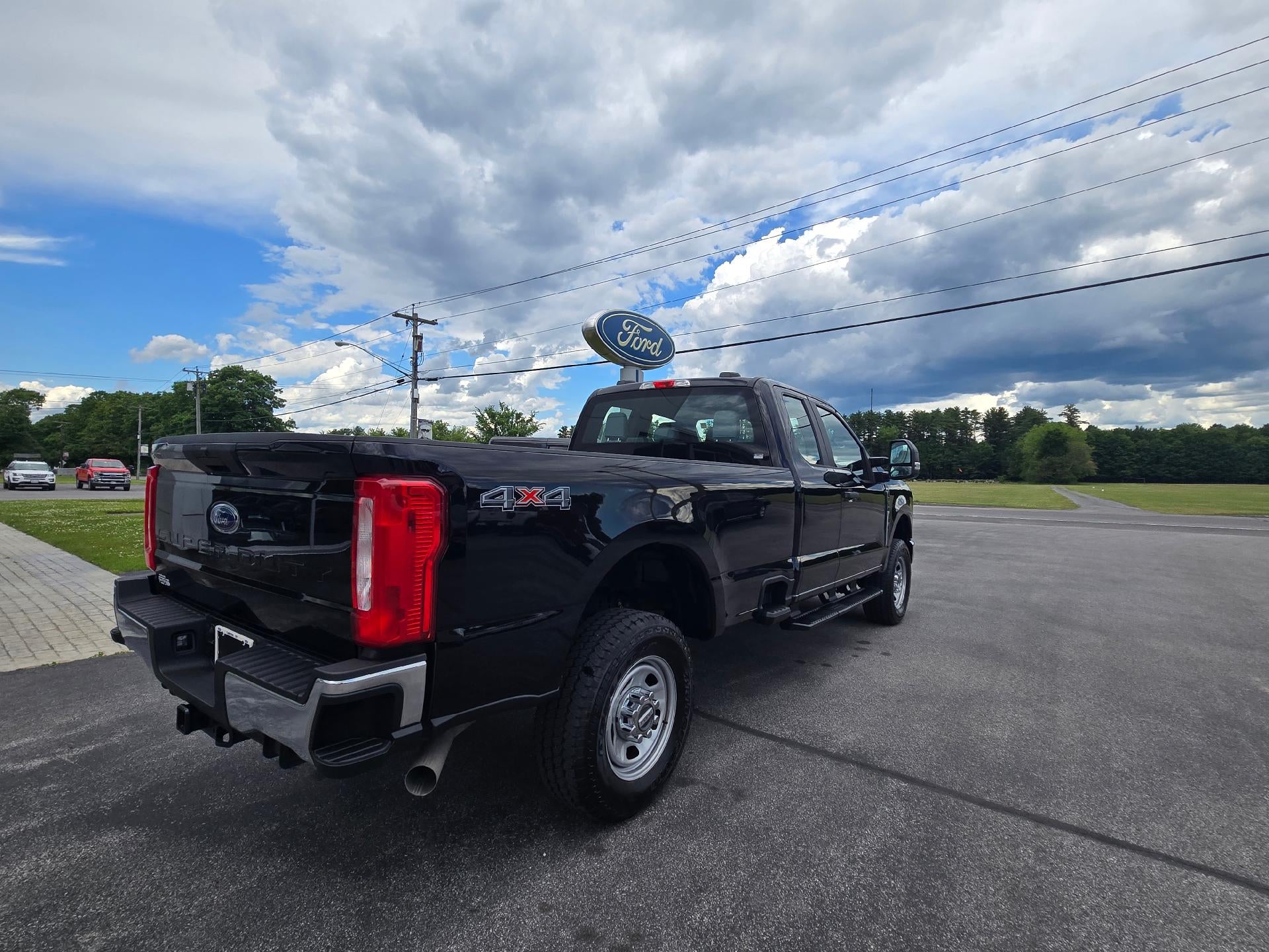 2025 Ford Super Duty F-350 SRW XL 4WD SuperCab STX