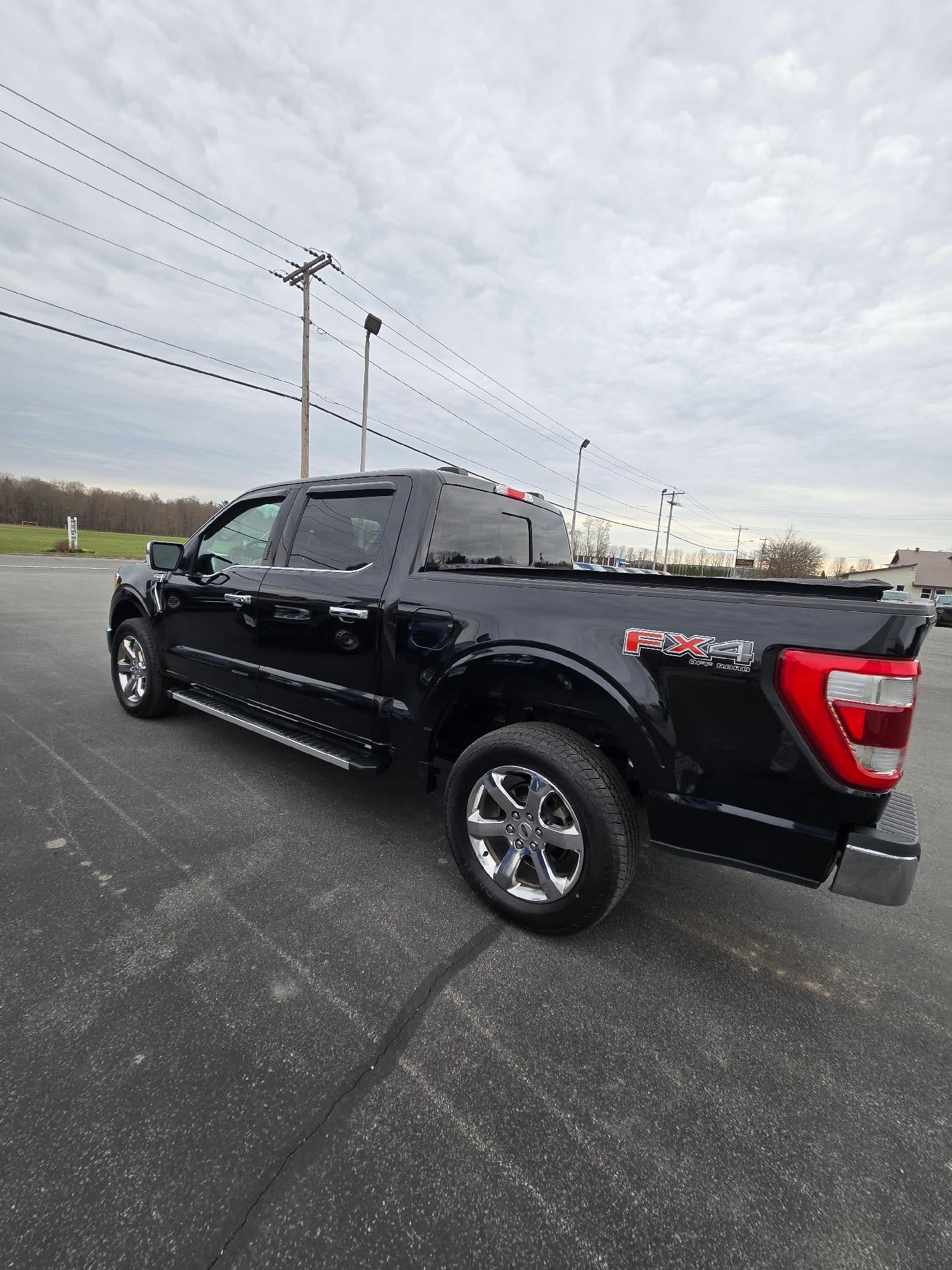 2022 Ford F-150 Lariat 4WD SuperCrew 5.5' Box