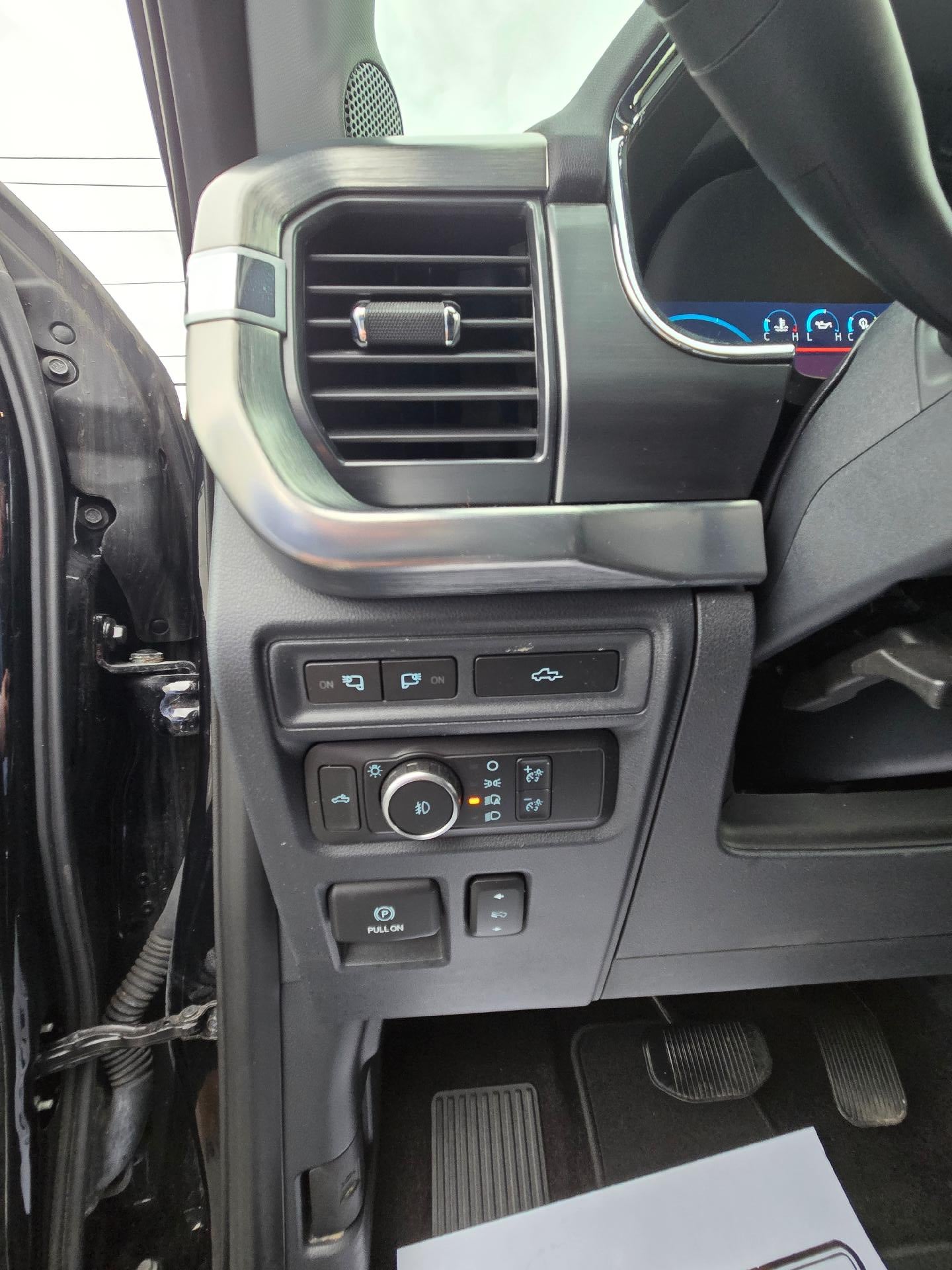 2022 Ford F-150 Lariat 4WD SuperCrew 5.5' Box