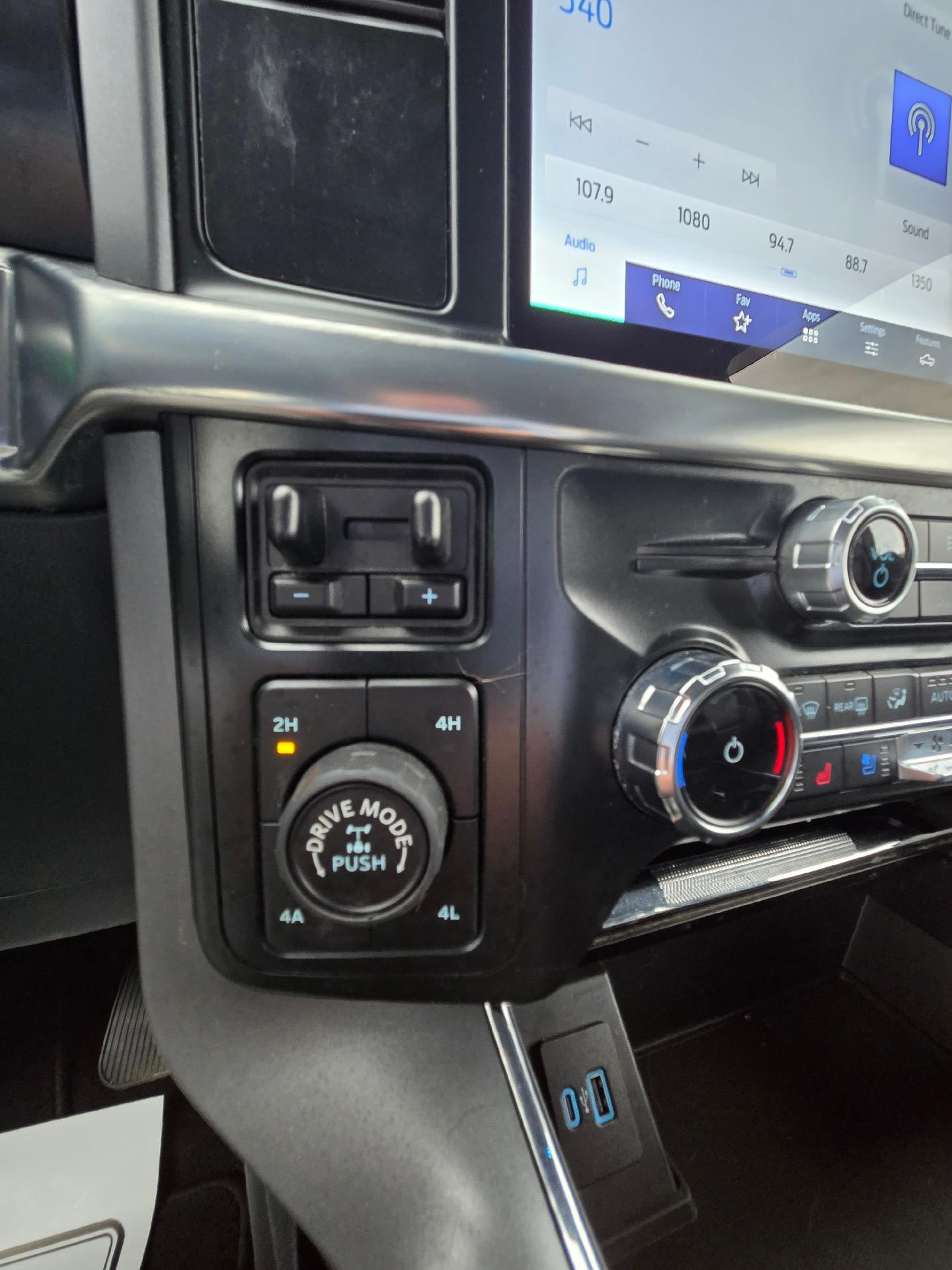 2022 Ford F-150 Lariat 4WD SuperCrew 5.5' Box