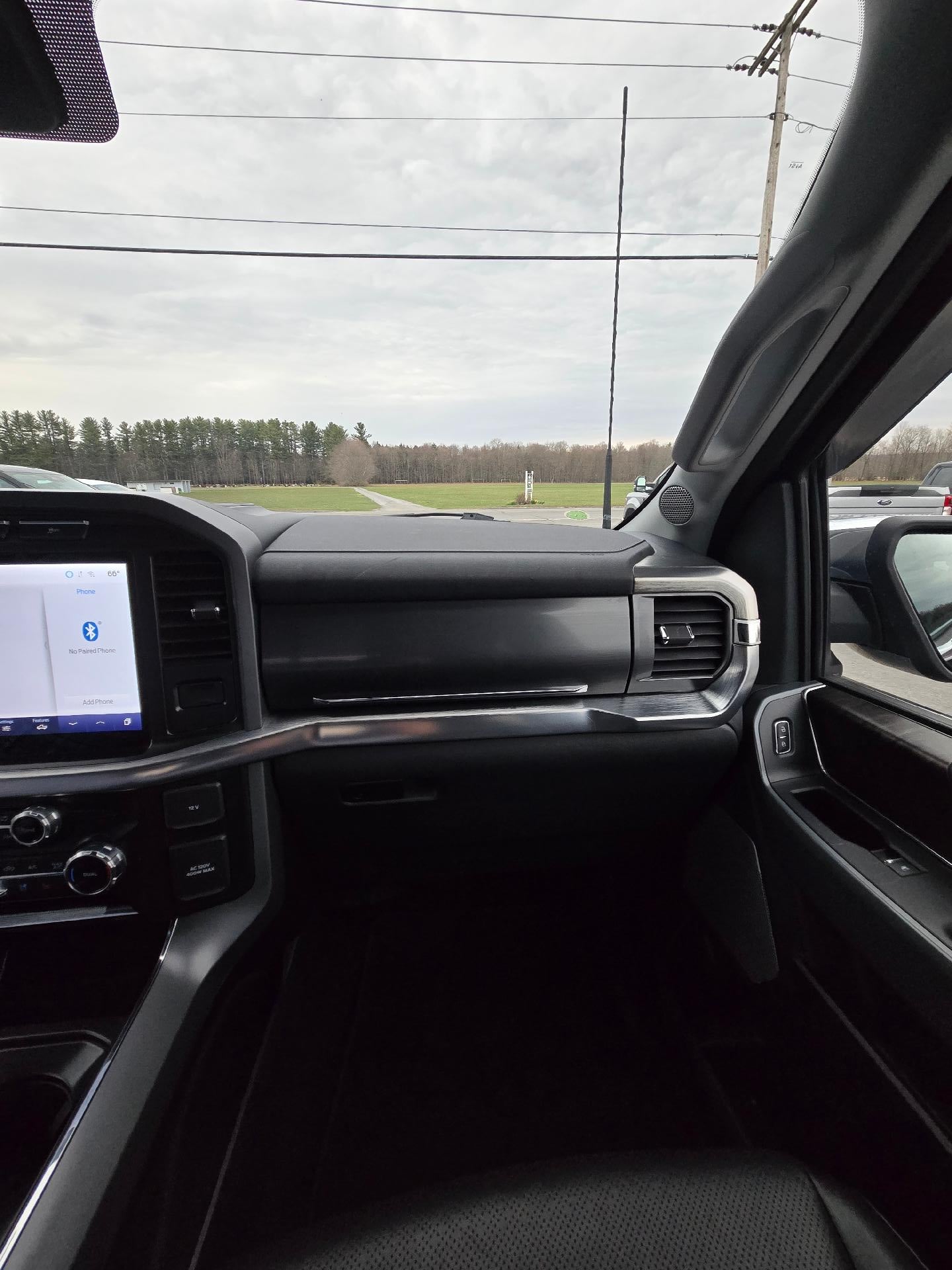 2022 Ford F-150 Lariat 4WD SuperCrew 5.5' Box